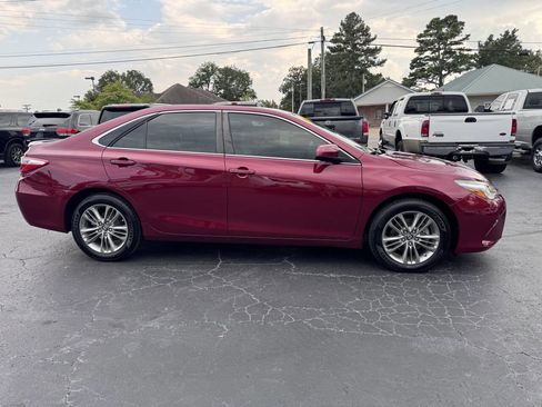 Used 2017 Toyota Camry SE image 7