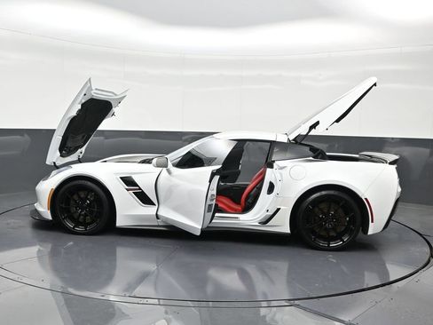 Used 2019 Chevrolet Corvette Grand Sport w/ Carbon Flash Badge Package image 34