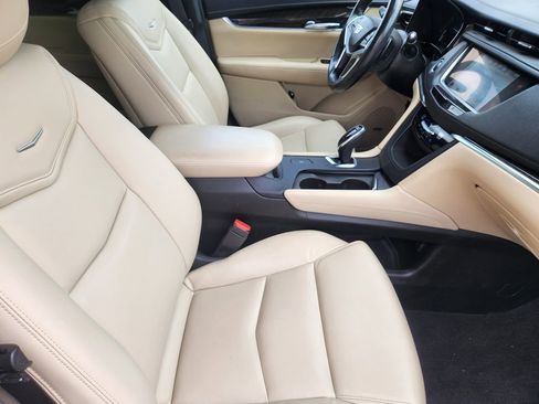 Used 2019 Cadillac XT5 FWD image 18