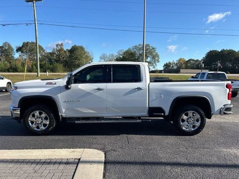 Used 2021 Chevrolet Silverado 2500 LTZ image 2
