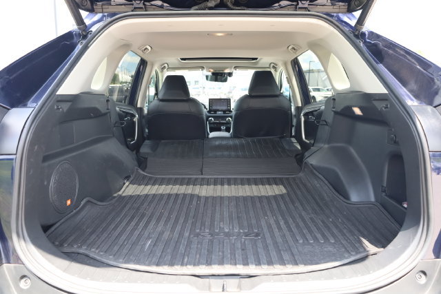 Used 2021 Toyota RAV4 XLE Premium AWD/4WD image 31