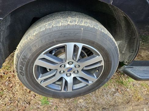 Used 2024 Ford Expedition Limited image 9