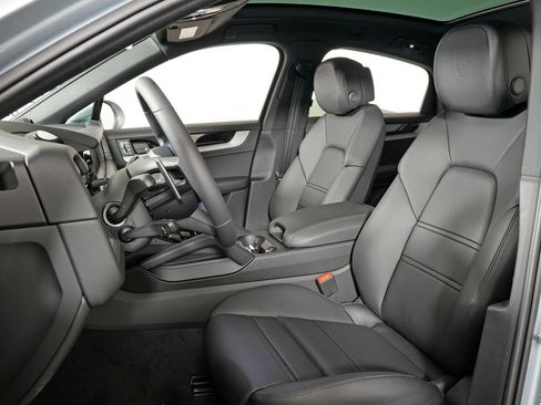Certified 2026 Porsche Cayenne Coupe AWD/4WD image 5