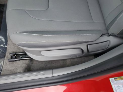 Certified 2025 Hyundai Elantra SEL FWD image 17