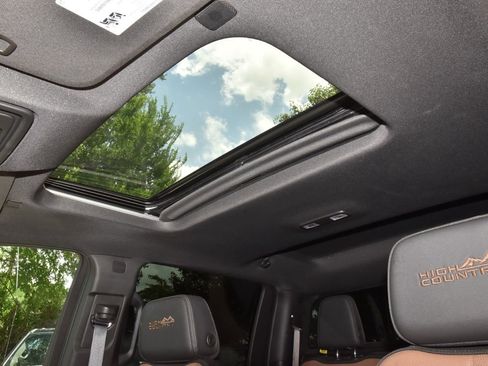 Used 2024 Chevrolet Silverado 3500 High Country w/ High Country Premium Package AWD/4WD image 34