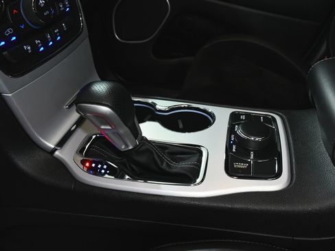 Used 2018 Jeep Grand Cherokee SRT w/ Trailer Tow Group IV AWD/4WD image 42