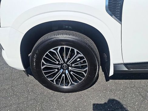 Used 2025 Nissan Armada SL AWD/4WD image 8