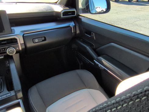 Used 2025 Toyota 4Runner TRD Sport AWD/4WD image 15