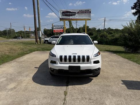 Used 2017 Jeep Cherokee Latitude w/ Comfort/Convenience Group AWD/4WD image 2