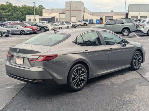Used 2025 Toyota Camry XLE FWD image 7