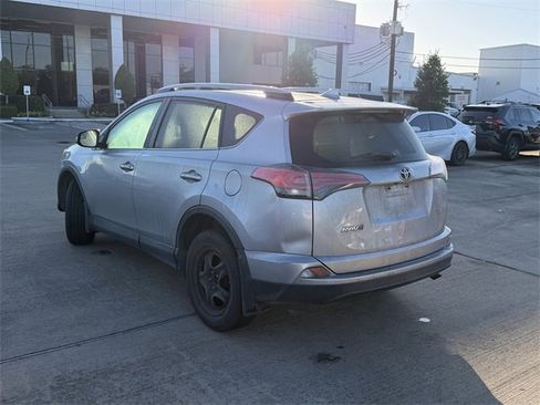 Used 2017 Toyota RAV4 LE image 7