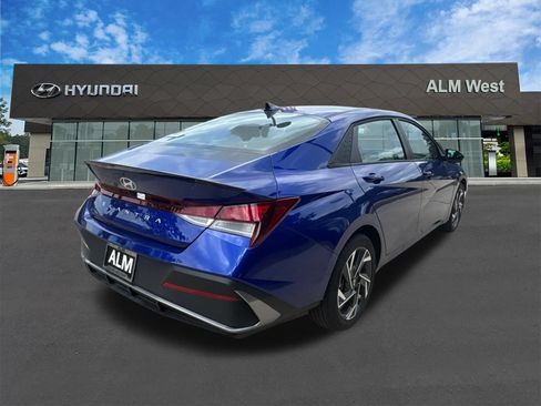 Used 2025 Hyundai Elantra Sport FWD image 5