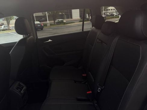 Used 2018 Volkswagen Tiguan SE FWD image 17