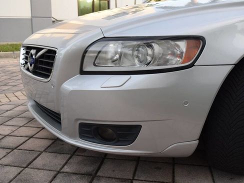 Used 2011 Volvo V50 T5 image 14