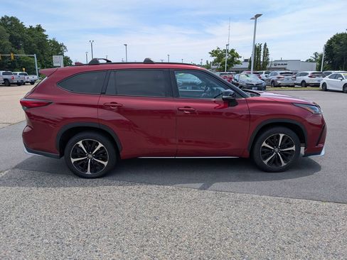 Used 2021 Toyota Highlander XSE AWD/4WD image 7