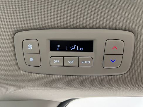 Used 2025 Kia Carnival FWD image 29