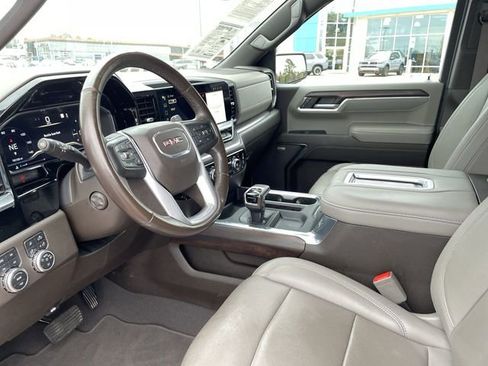 Used 2022 GMC Sierra 1500 SLT w/ SLT Premium Plus Package AWD/4WD image 11