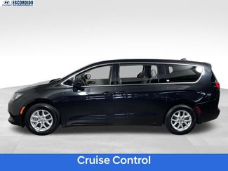 Used 2017 Chrysler Pacifica LX FWD video 2