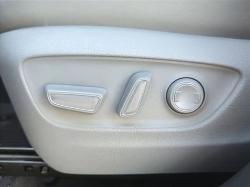 Certified 2026 Toyota Highlander XLE image 9