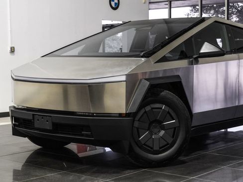 Used 2025 Tesla Cybertruck AWD Crew Cab image 9