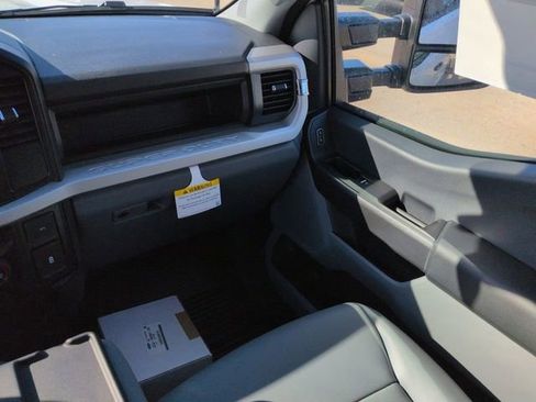 New 2026 Ford F550 4x4 Supercab Super Duty image 16