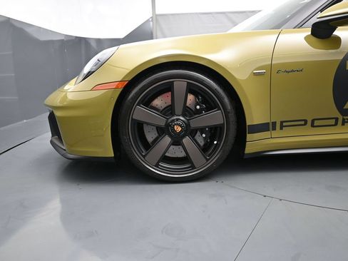 Certified 2026 Porsche 911 GTS RWD image 15