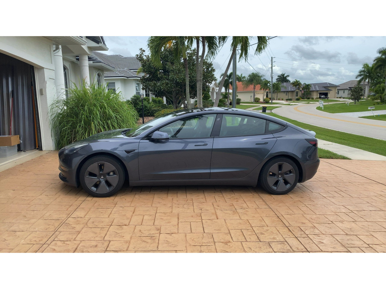 Used 2021 Tesla Model 3 Standard Range Plus RWD image 2