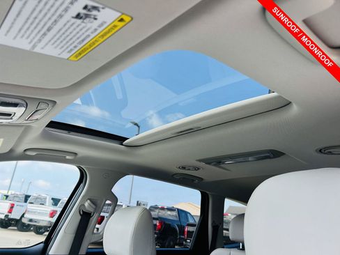Used 2025 Kia Telluride S FWD image 4