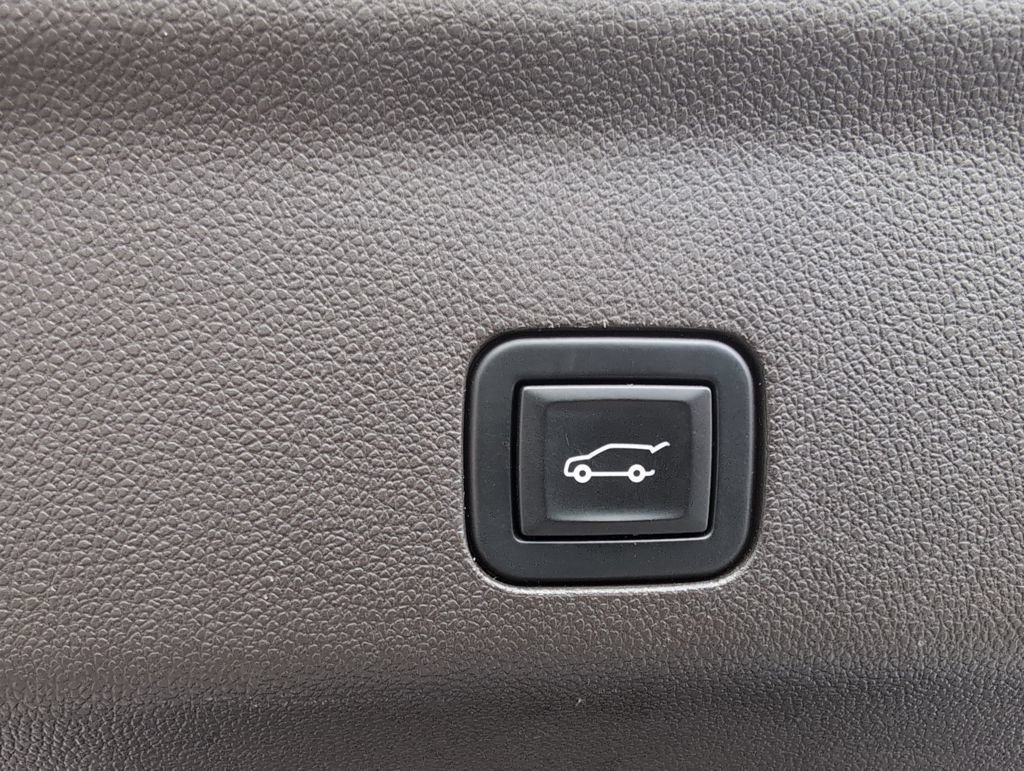 Used 2021 GMC Yukon Denali w/ Denali Premium Package AWD/4WD image 12
