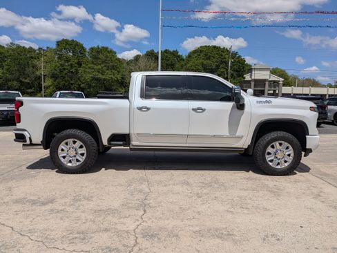 Used 2024 Chevrolet Silverado 2500 High Country w/ High Country Premium Package AWD/4WD image 5
