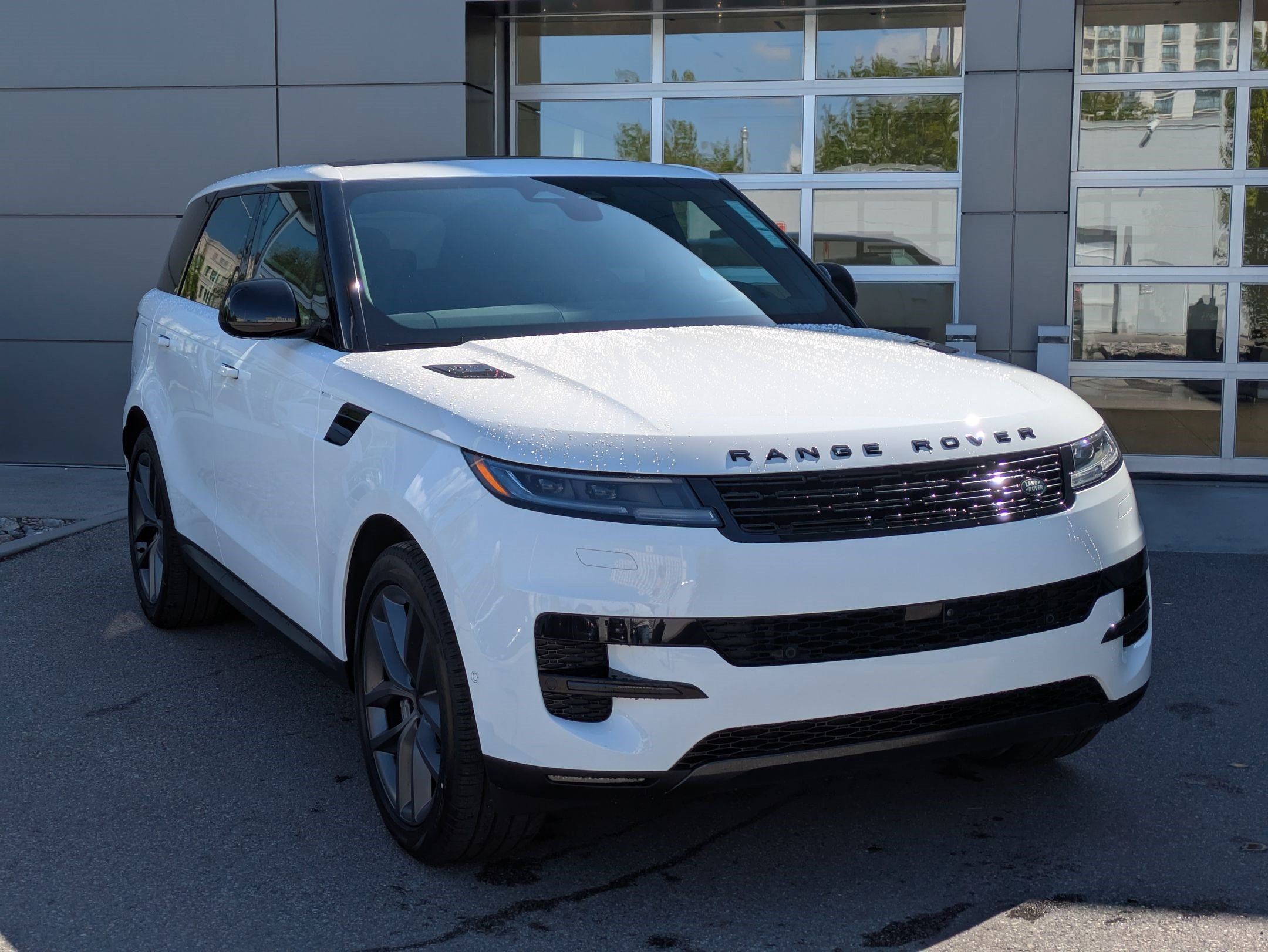 New 2026 Land Rover Range Rover Sport SE AWD/4WD image 3