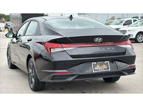 Used 2023 Hyundai Elantra SEL FWD image 4