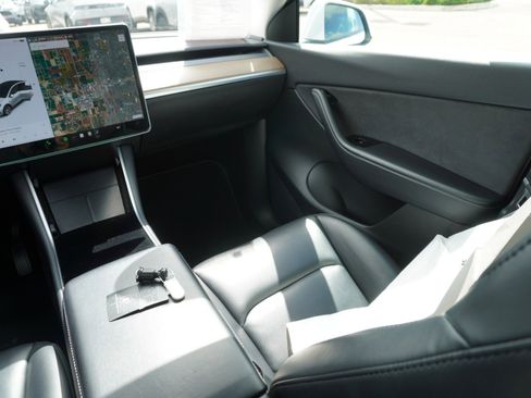 Used 2021 Tesla Model Y Long Range image 17