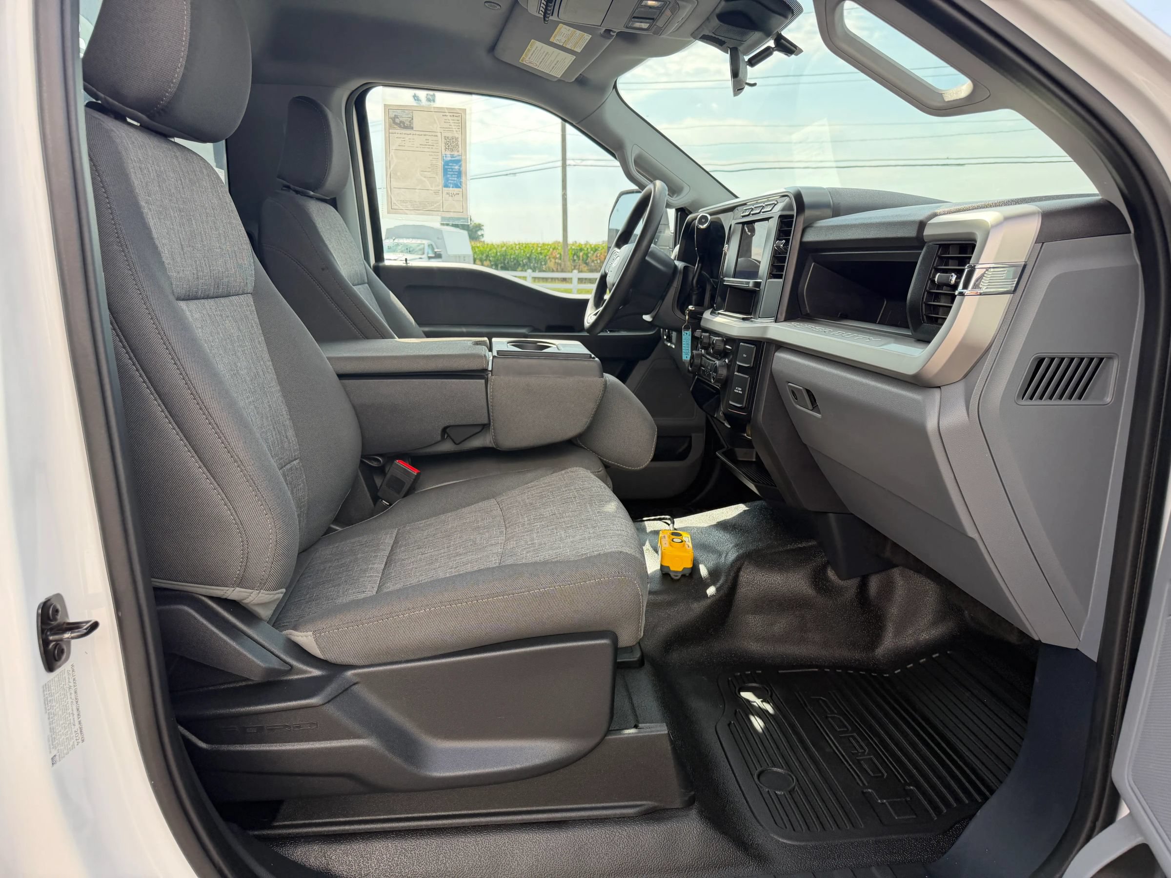 Used 2024 Ford F550 4x4 Regular Cab Super Duty image 30