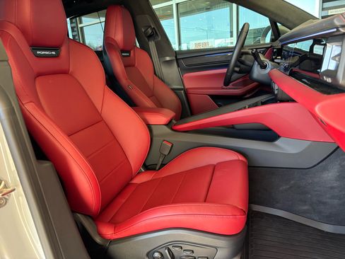 Used 2025 Porsche Macan Turbo Electric w/ Premium Package image 34