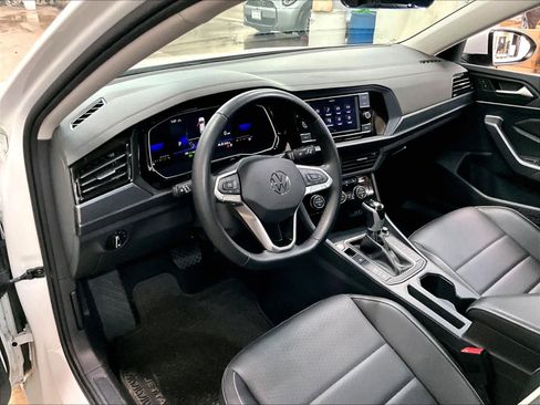 Used 2024 Volkswagen Jetta SE w/ Panoramic Sunroof Package FWD image 16
