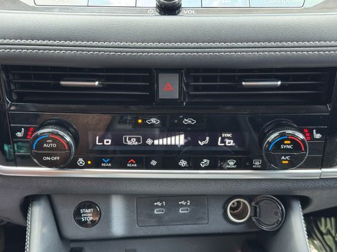 Used 2025 Nissan Rogue Platinum w/ Platinum Premium Package FWD image 26
