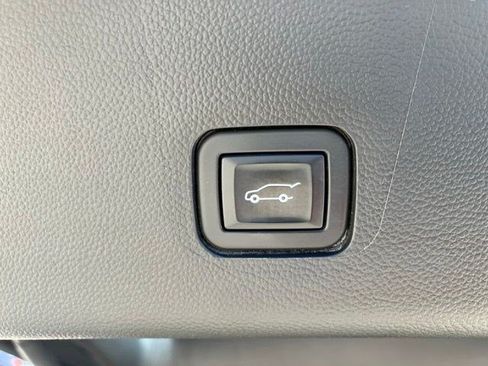 Used 2020 Chevrolet Traverse LT AWD/4WD image 27