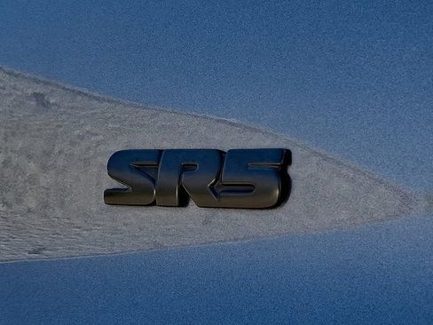 Used 2017 Toyota 4Runner SR5 AWD/4WD image 30