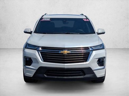 Used 2024 Chevrolet Traverse High Country FWD image 2