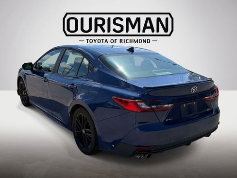 Used 2025 Toyota Camry SE w/ Convenience Package FWD image 6