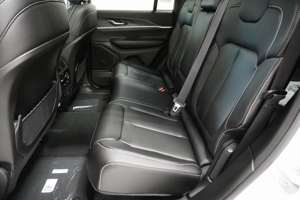 Used 2025 Jeep Grand Cherokee Limited AWD/4WD image 14