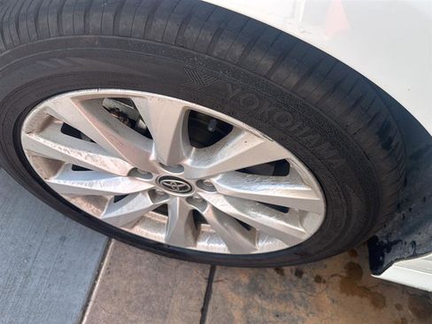 Used 2020 Toyota Camry LE image 3