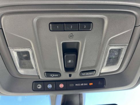 Used 2022 Chevrolet Silverado 1500 LT Trail Boss w/ Convenience Package II image 2