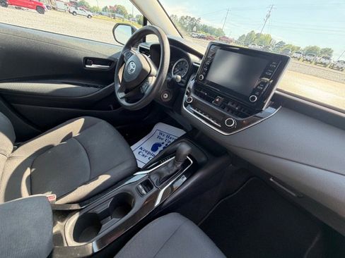 Used 2020 Toyota Corolla LE FWD image 8