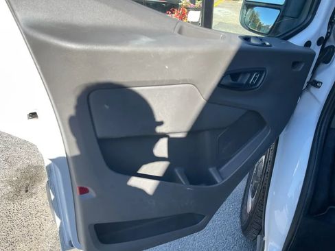 Used 2024 Ford Transit 250 Medium Roof w/LWB Van 3D image 10
