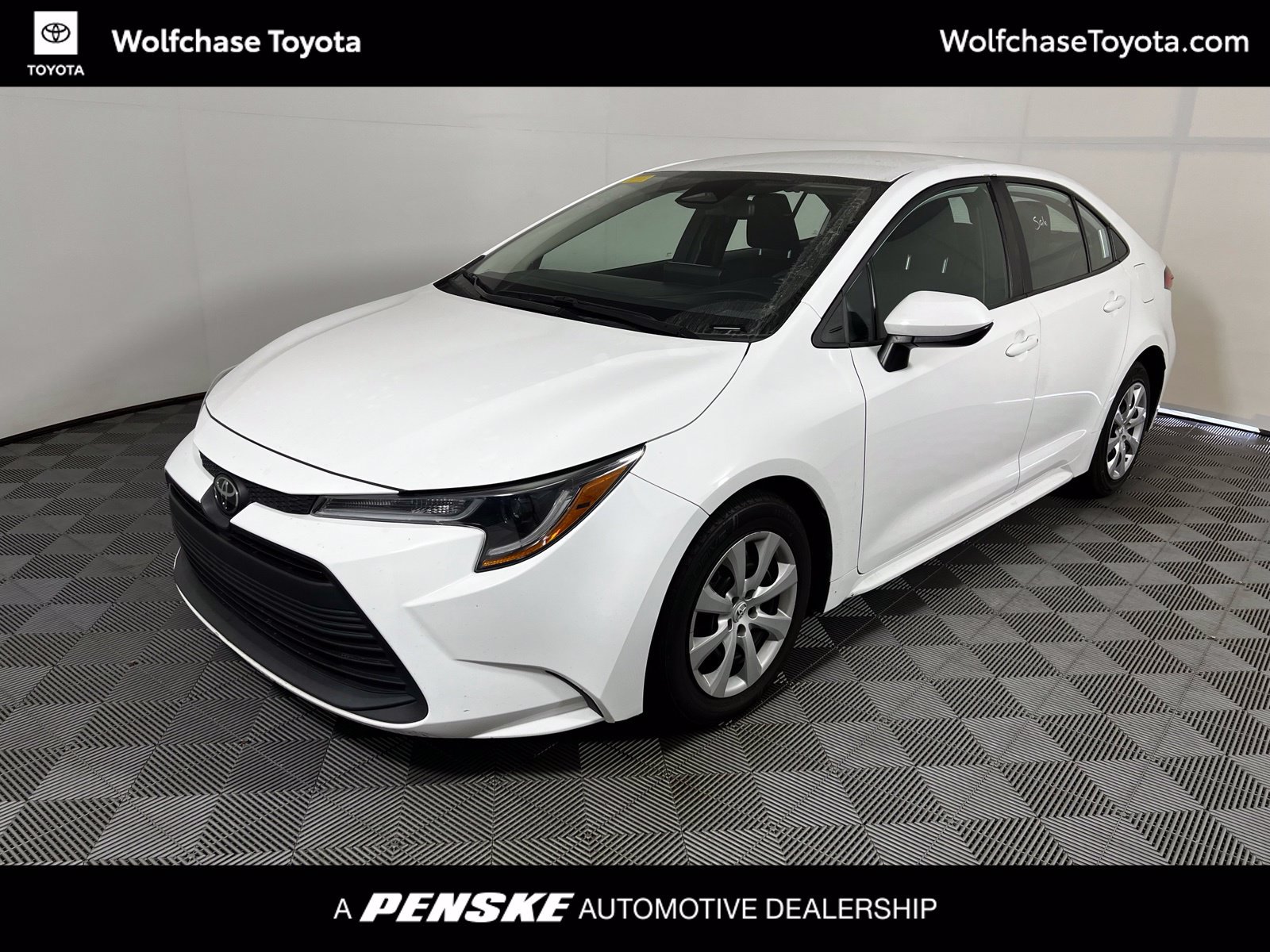 Used 2024 Toyota Corolla LE FWD image 1