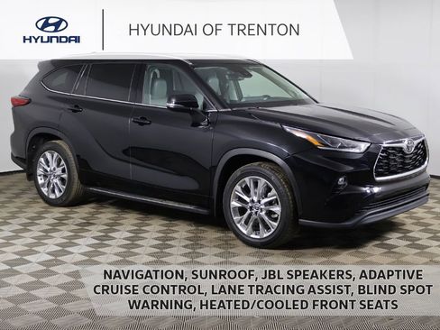 Used 2023 Toyota Highlander Limited AWD/4WD image 1