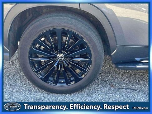 Certified 2023 Toyota Highlander XSE image 9