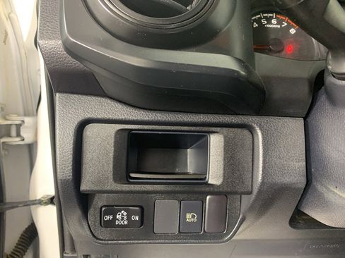Used 2019 Toyota Tacoma SR image 17